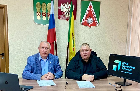 Глава Камешкирского района Дмитрий Мануковский провел прямую линию Глава Камешкирского района Дмитрий Мануковский провел прямую линию