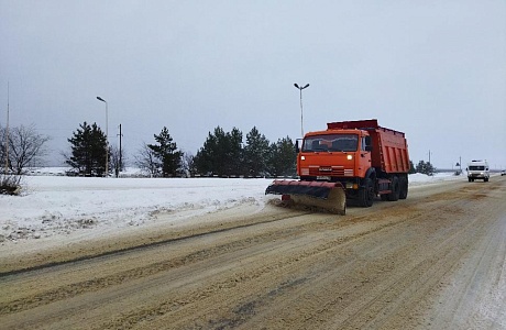 Ведутся работы по очистке дорог от снега Ведутся работы по очистке дорог от снега