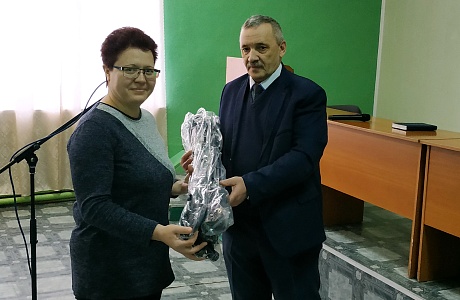 Вручение инвентаря для развития скандинавской ходьбы