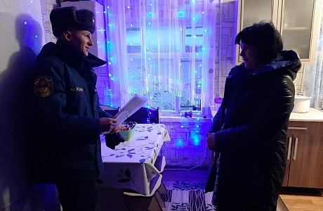 Межведомственные профилактические группы разъясняют жителям Камешкирского района правила пожарной безопасности в быту. 