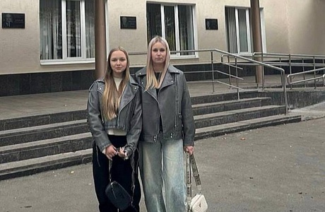 Десятиклассницы начинают путь в педагогику