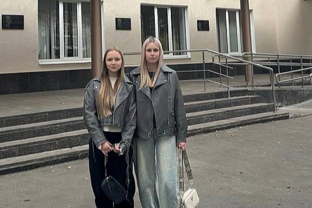 Десятиклассницы начинают путь в педагогику