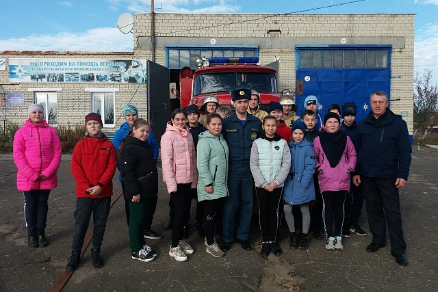 Очередная экскурсия со школьниками в 40 пожарно-спасательной части