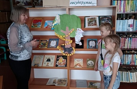 Книжная выставка «В тридевятом царстве, в Пушкинском государстве» Книжная выставка «В тридевятом царстве, в Пушкинском государстве»