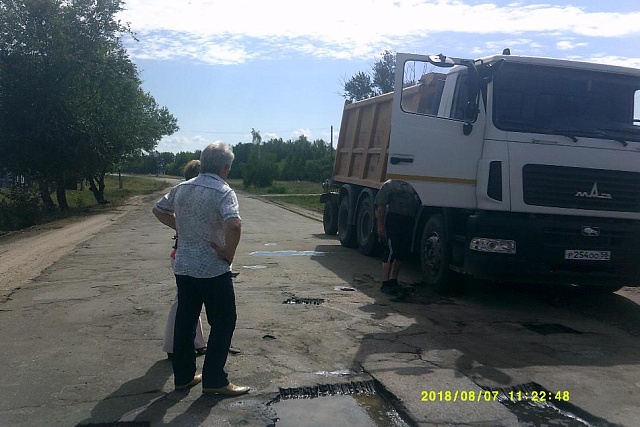Глава администрации Камешкирского района Сергей Хазов провел выездную проверку контроля качества ремонтных работ  на автодорогах