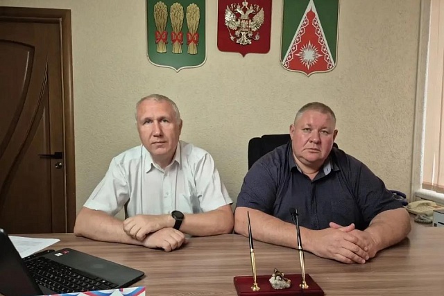 Главы Камешкирского района Дмитрий Мануковский провел прямую линию Главы Камешкирского района Дмитрий Мануковский провел прямую линию