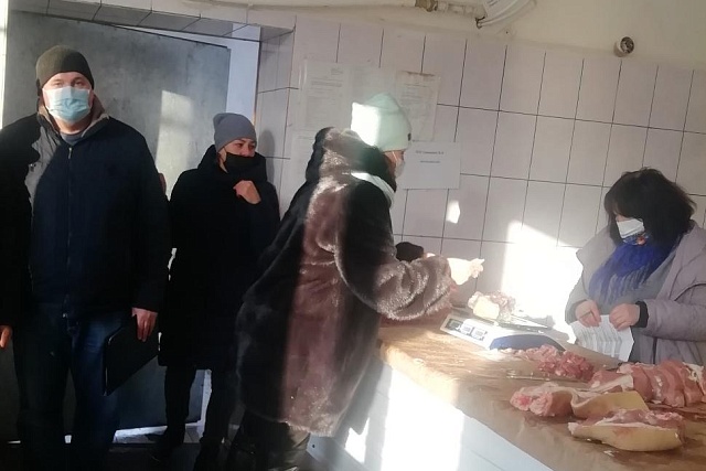 В Камешкирском районе провели  рейд  по выявлению фактов нарушений при реализации   свиноводческой продукции