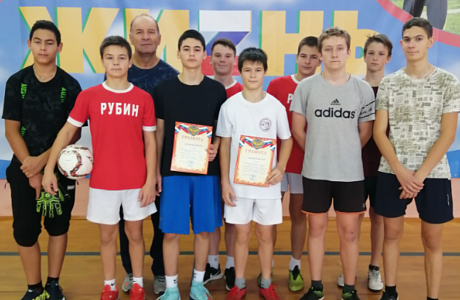 В физкультурно - оздоровительном комплексе "МАЯК" в рамках проекта "Мини-футбол в школу" состоялся второй день районных соревнований