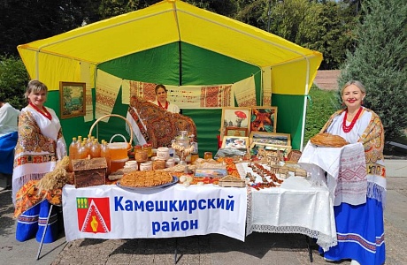 Специалисты Камешкирского дома культуры участвовали в областном празднике православной культуры «Спас — 2025»