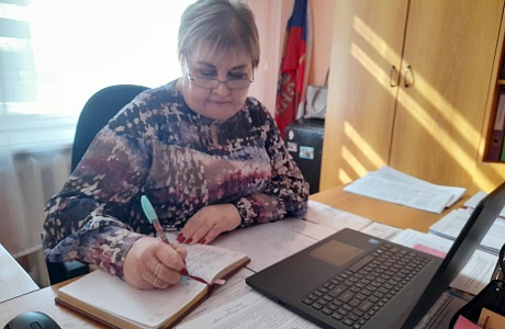Проходят курсы повышения квалификации учителей русского языка и литературы
