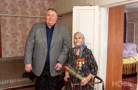 Вручение юбилейной медали «80 лет Победы в Великой Отечественной войне 1941–1945 гг.» труженице тыла Вручение юбилейной медали «80 лет Победы в Великой Отечественной войне 1941–1945 гг.» труженице тыла