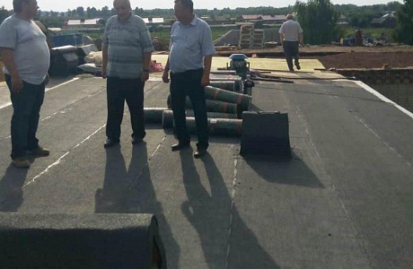 Предварительная приемка работ по капитальному ремонту кровли основного здания школы с. Большой Умыс
