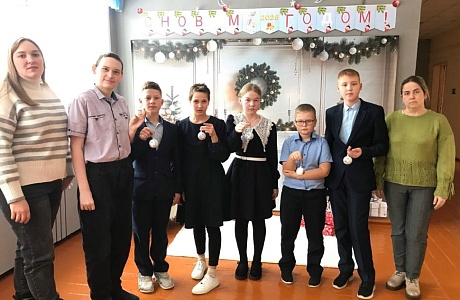 Волшебство своими руками! Мастер-класс «Роспись ёлочных игрушек» Волшебство своими руками! Мастер-класс «Роспись ёлочных игрушек»