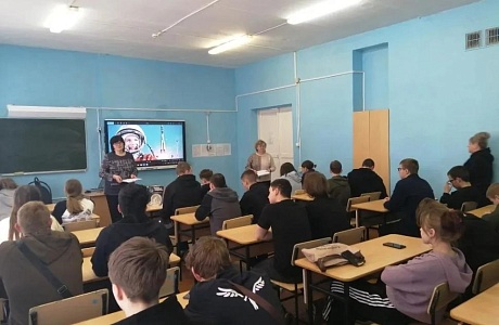 Тематическая программа «Путешествие в космос» Тематическая программа «Путешествие в космос»