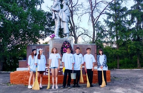 ПАМЯТЬ ЖИВА В СЕРДЦАХ ПЕРВЫХ! 