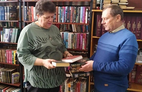 Книги в дар библиотеке 