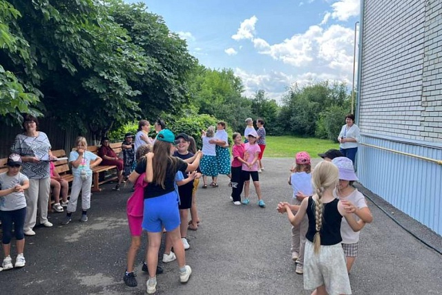 «Танцы из бабушкиного сундука»