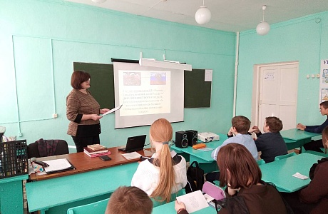 Патриотический час «Когда стою у вечного огня»