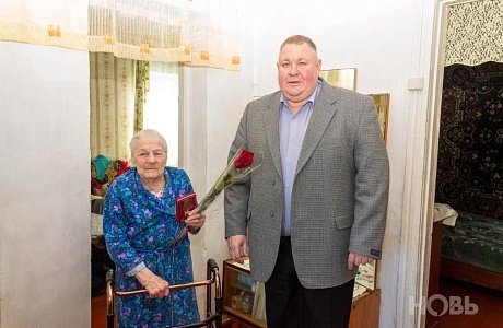 Вручение юбилейной медали «80 лет Победы в Великой Отечественной войне 1941–1945 гг.» труженицам тыла. Вручение юбилейной медали «80 лет Победы в Великой Отечественной войне 1941–1945 гг.» труженицам тыла.