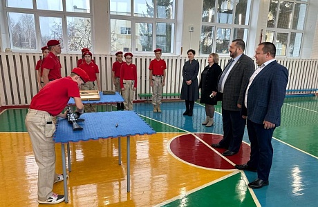 Члены Общественной палаты Пензенской области посетили среднюю школу села  Русский Камешкир