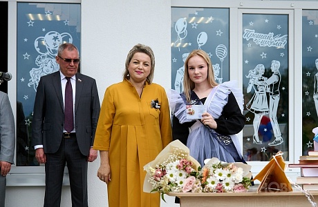 Почетные гости праздника вручили заслуженные награды Почетные гости праздника вручили заслуженные награды