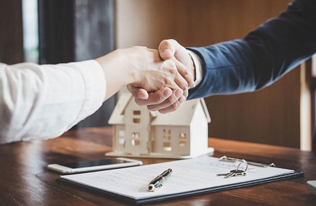Как провести сделку купли-продажи недвижимости через МФЦ