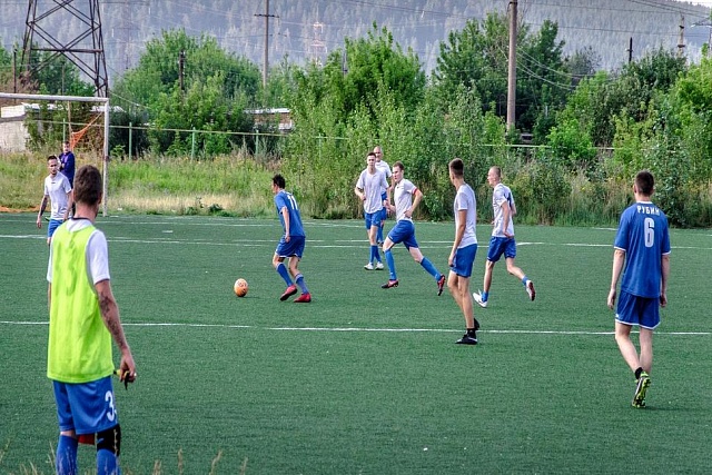 В субботу 28 июля в г. Кузнецке на стадионе «Западный» состоялась первая игра полуфинала Первенства Пензенской области по футболу среди любительских команд второй лиги (3 группа). В субботу 28 июля в г. Кузнецке на стадионе «Западный» состоялась первая игра полуфинала Первенства Пензенской области по футболу среди любительских команд второй лиги (3 группа).