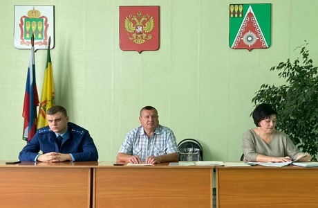 В администрации Камешкирского района прошло очередное заседание Комиссии по делам несовершеннолетних и защите их прав 