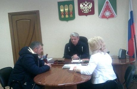 Глава администрации Камешкирского района Сергей Хазов встретился с директором предприятия ООО «Сурагро»