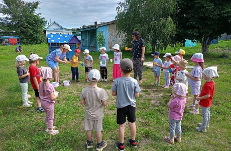 Водные приключения в летний солнечный денёк