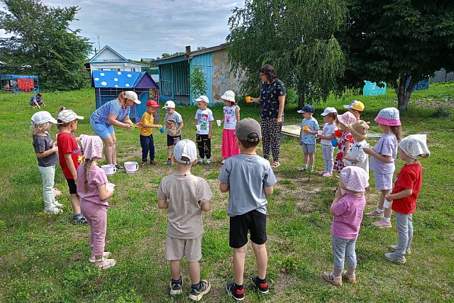Водные приключения в летний солнечный денёк