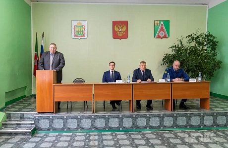 На внеочередной сессии приняли решение о проведении конкурса по отбору кандидатур на должность главы Камешкирского района