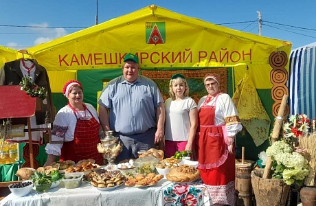 Глава Камешкирского района Дмитрий Мануковский и делегация Камешкирского района приняли участие в традиционном мероприятии агропромышленников «День поля»
