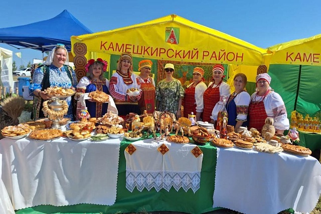 Глава  Камешкирского района Ольга Белянина и делегация Камешкирского района приняли участие в традиционном мероприятии агропромышленников «День поля»