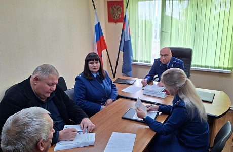 Прокурор области Дмитрий Горшков совершил рабочую поездку в Камешкирский район Прокурор области Дмитрий Горшков совершил рабочую поездку в Камешкирский район