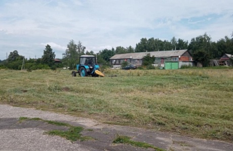 Проведен обкос внутрипоселковых дорог Новошаткинского сельсовета 