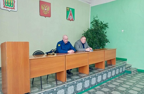 Прокурор Камешкирского района Рустам Абубекеров провёл беседу о том, как обезопасить себя от телефонных мошенников
