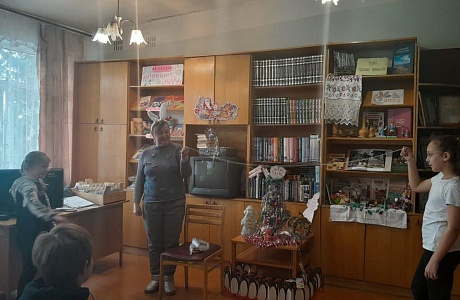 В Детской библиотеке прошла новогодняя игротека «Игровой мешок Деда Мороза» В Детской библиотеке прошла новогодняя игротека «Игровой мешок Деда Мороза»