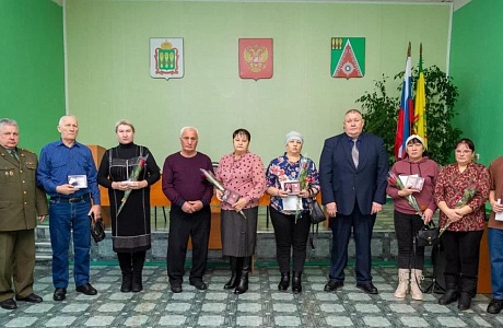 В администрации Камешкирского района состоялась церемония передачи наград родственникам участников специальной военной операции