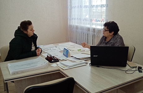 Глава администрации Русско- Камешкирского сельсовета Валентина Сорокина  провела рабочее совещание с главным инженером  МУП « Гарант» 