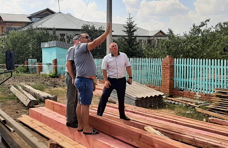 И.о. Главы администрации Камешкирского района Сергей Коновалов проконтролировал выполнение работ по ремонту кровли спортивного клуба "Комсомолец" И.о. Главы администрации Камешкирского района Сергей Коновалов проконтролировал выполнение работ по ремонту кровли спортивного клуба "Комсомолец"