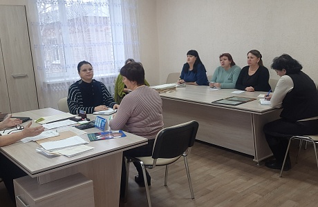 Глава администрации Русско-Камешкирского сельсовета Валентина Сорокина провела рабочее совещание.