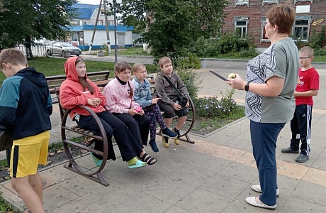 Познавательно - игровая программа ««Яблочный спас яблочко припас» 